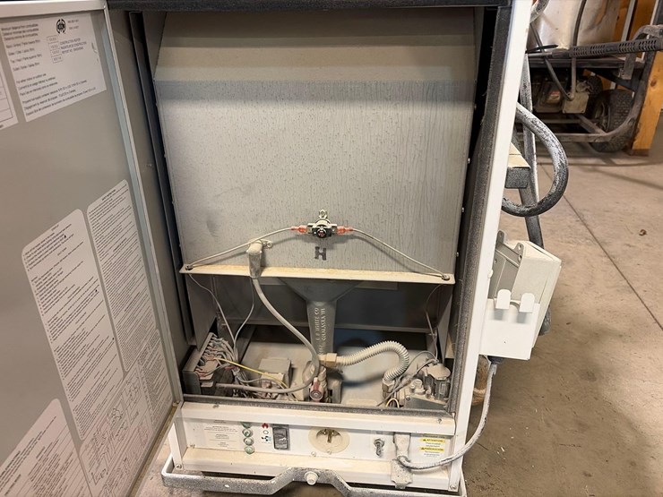 l.b.-white-premier-170-df-portable-heater-image-6