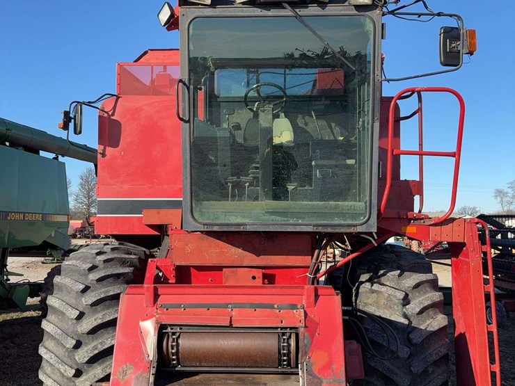 international-1660-combine-image-2