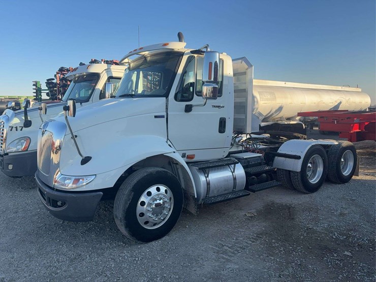 2014-international-8600-image-3