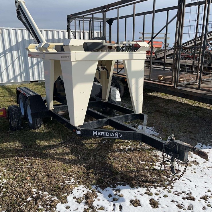 Friesen seed titan 2SE seed tender, holds 2 pro-boxes, Honda engine, electric start, S/N: 41843