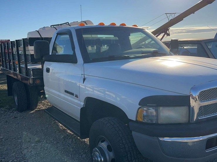 2001-dodge-3500-image-2