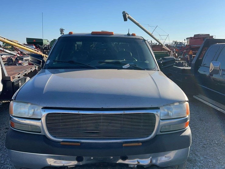 2002-gmc-3500-image-2