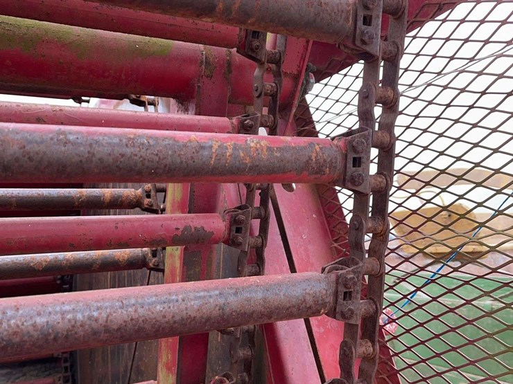 new-holland-851-image-11