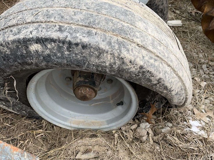 crust-buster-15ft-drill,-field-ready,-used-for-planting-wheat-in-waterways,-used-fall-of-2025-image-10