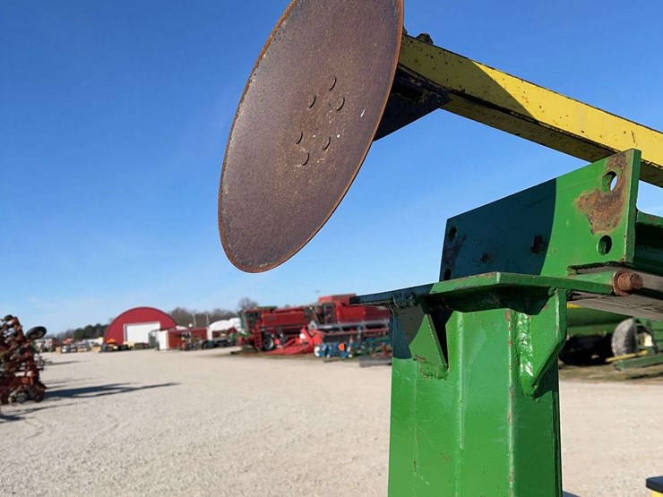 2024-john-deere-7000-image-9