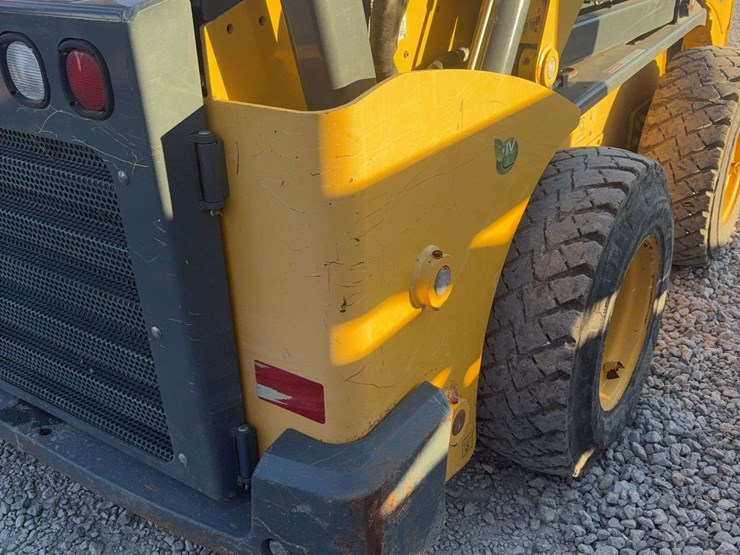 2015-gehl-v270-image-15