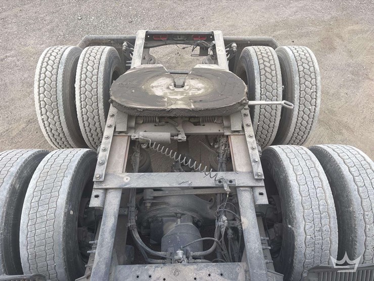 2018-volvo-vnl-760-t/a-sleeper-cab-truck-tractor-image-31