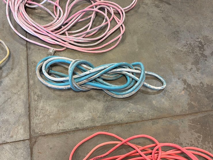 assortment-of-extension-cords-image-3