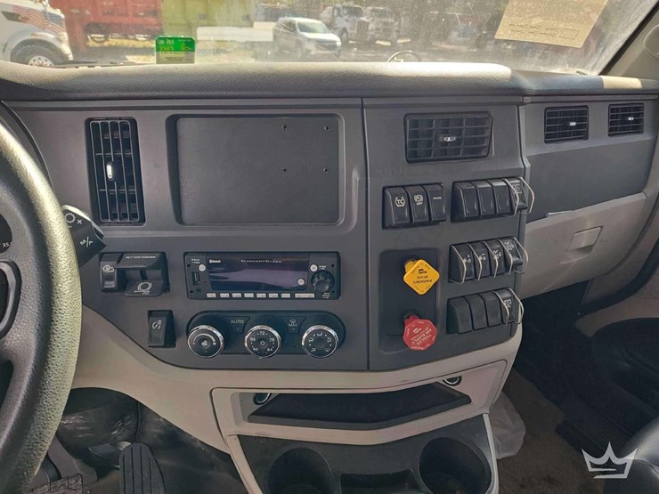2022-peterbilt-567-t/a-wet-kit-day-cab-truck-tractor-image-22