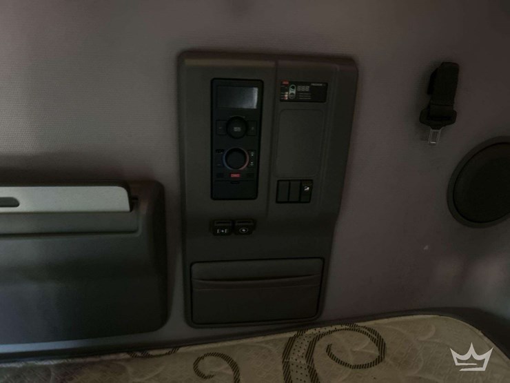 2018-volvo-vnl-760-t/a-sleeper-cab-truck-tractor-image-35