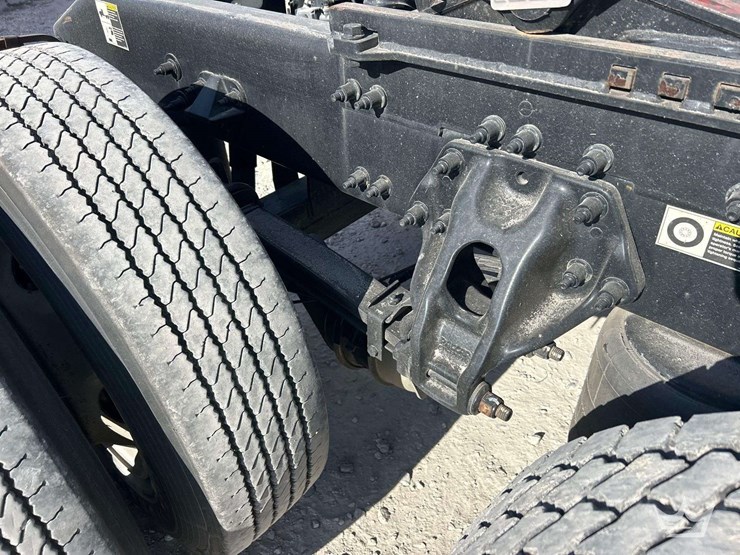 2022-peterbilt-579-image-25