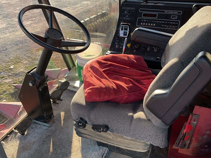 1992-massey-ferguson-8570-image-14