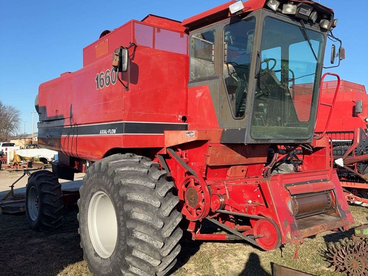 international-1660-combine-image-3