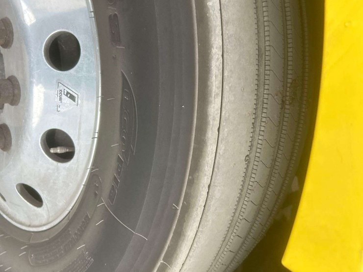 2018-volvo-vnl-760-t/a-sleeper-cab-truck-tractor-image-18