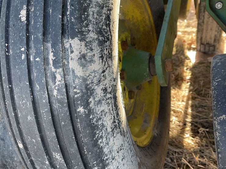 john-deere-12-image-18