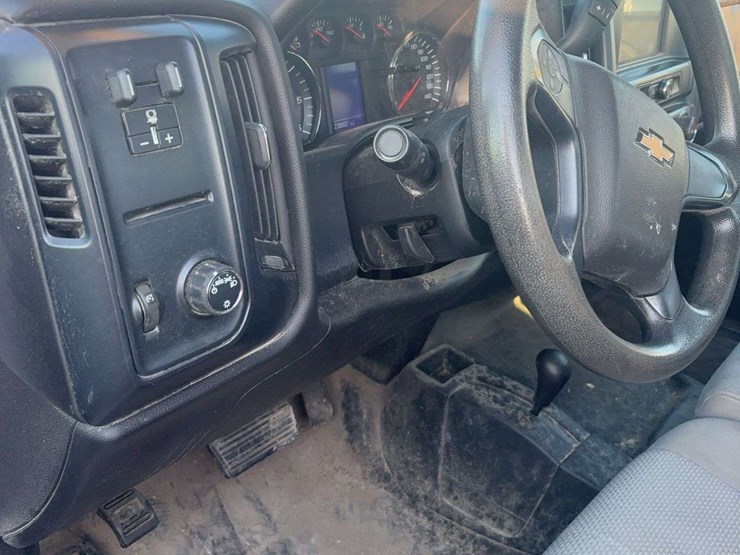 2017-chevrolet-2500-image-16