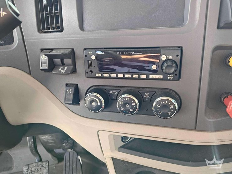 2022-peterbilt-567-t/a-wet-kit-day-cab-truck-tractor-image-24