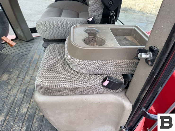 2012-case-ih-600-image-92