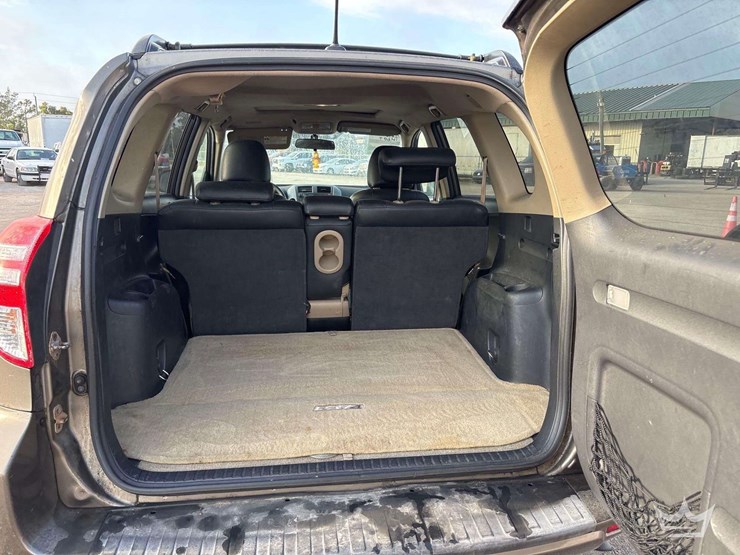 2010-toyota-rav4-image-24