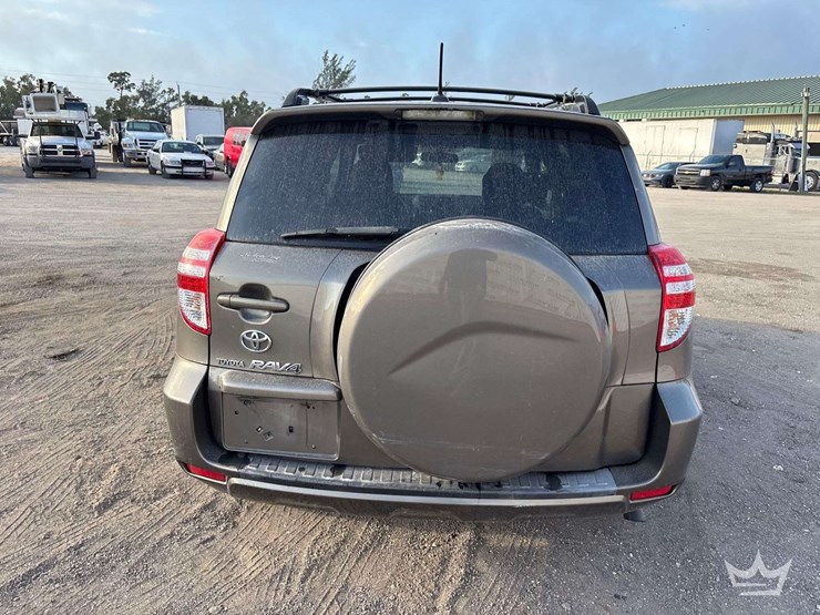 2010-toyota-rav4-image-25