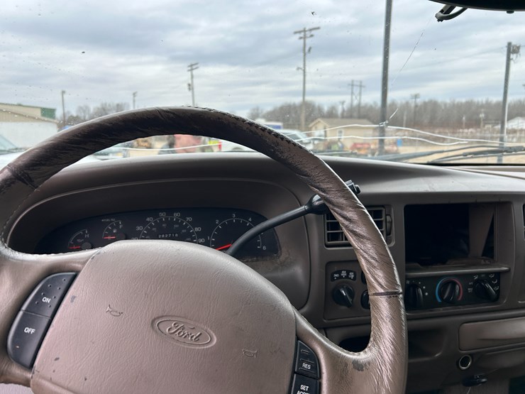 2000-ford-excursion-image-7