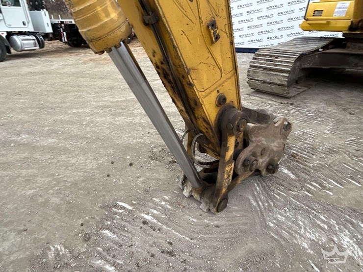 2015-komatsu-pc360-image-24