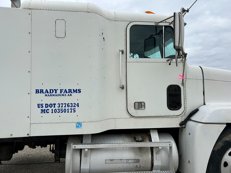 1996-freightliner-fld120-image-4