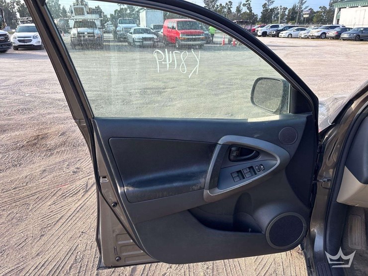 2010-toyota-rav4-image-11