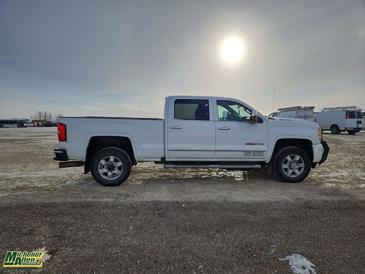 2017-gmc-sierra-3500hd-image-8