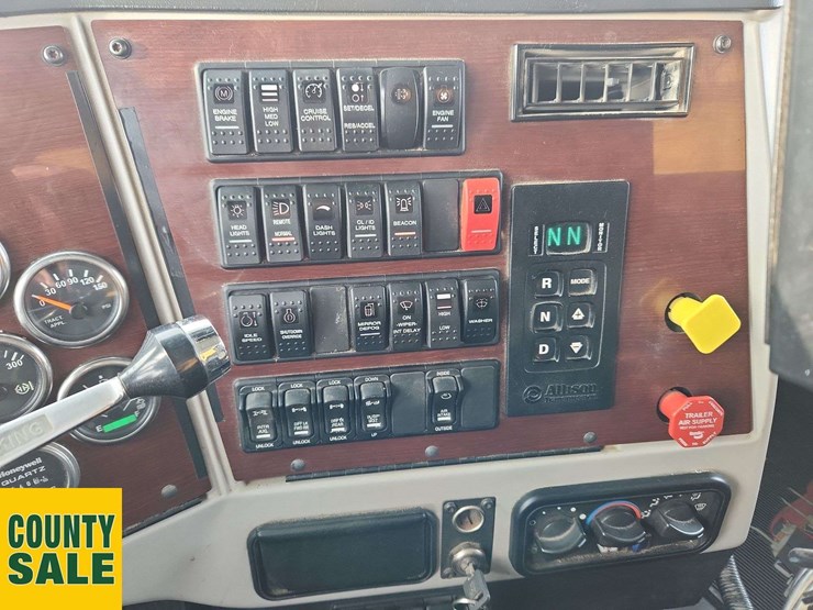 2015-western-star-4700-image-21