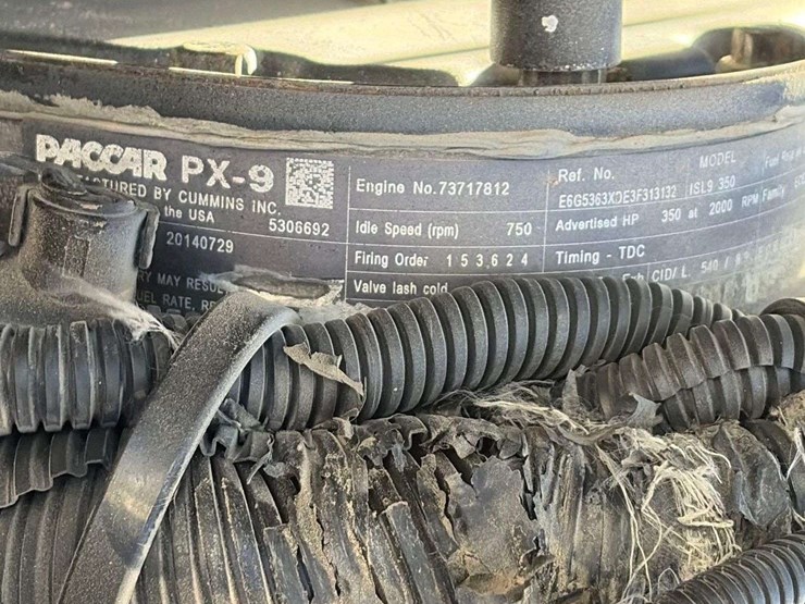 2015-peterbilt-348-image-11