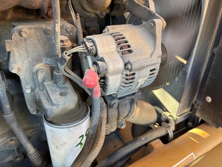 2011-case-570m-xt-image-55