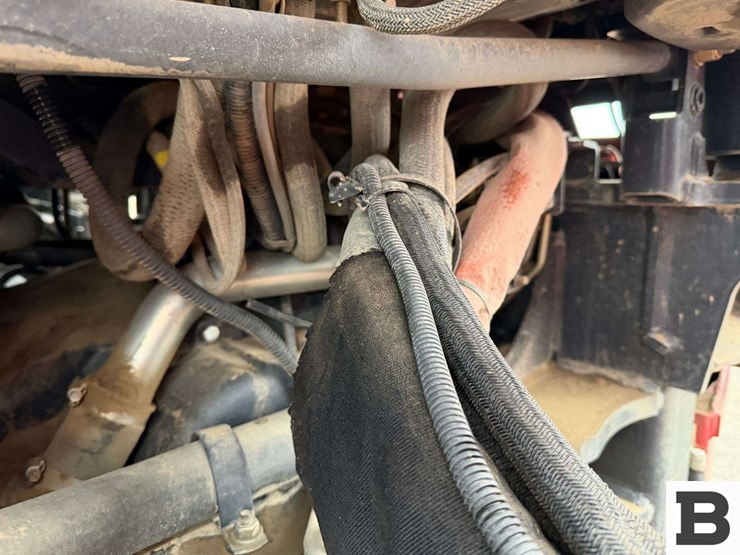 2014-case-ih-steiger-370-rowtrac-image-25