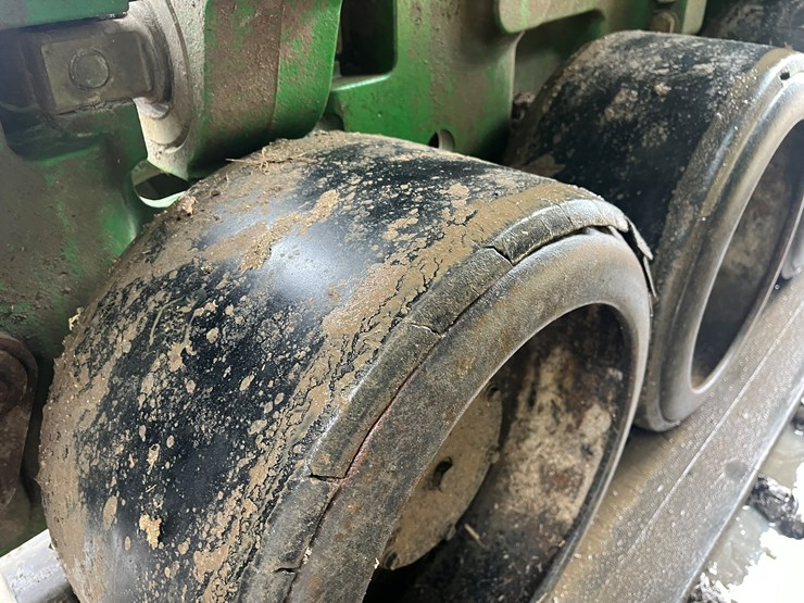 2014-john-deere-8370rt-image-34