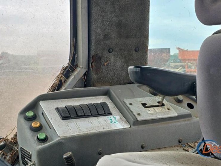 massey-ferguson-3070-tractor,-s/n-p083033:-cab-image-15