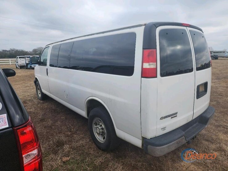 2014-chevrolet-express-2500-image-4