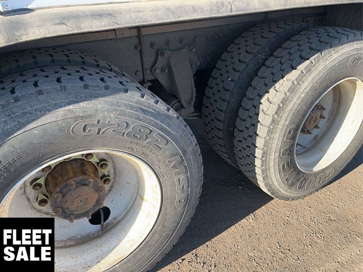 2012-freightliner-m2-112-t/a-service-truck-image-11