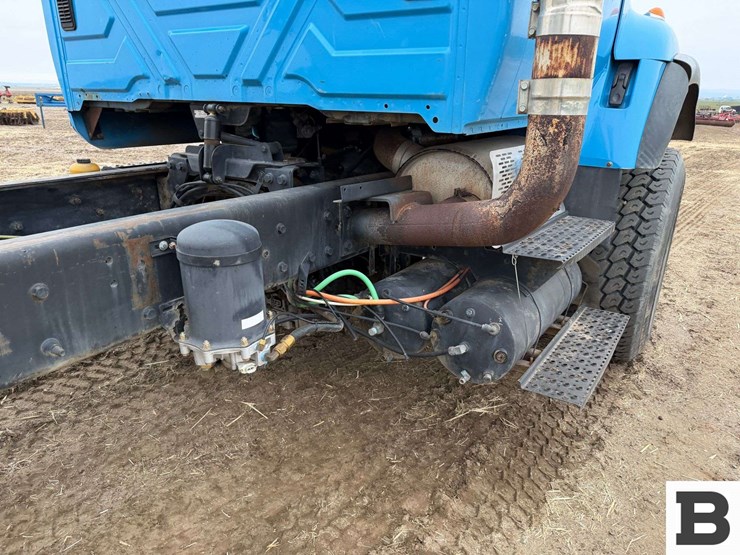 2003-international-7600-image-31