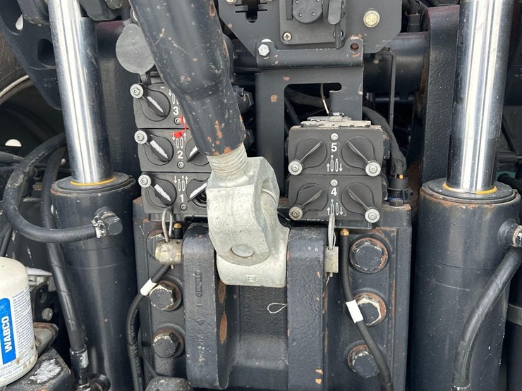 case-ih-magnum-380-cvt-image-10