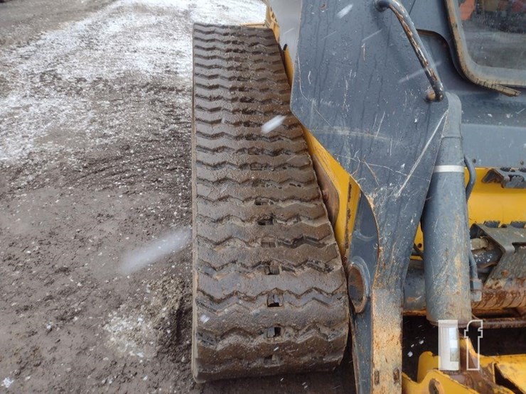 2021-deere-331g-image-34