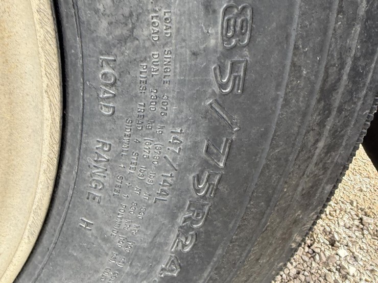 1988-freightliner-flc120-image-17