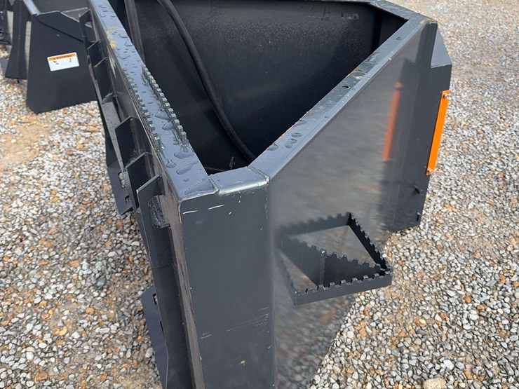 unused-skid-steer-concrete-chute-image-4