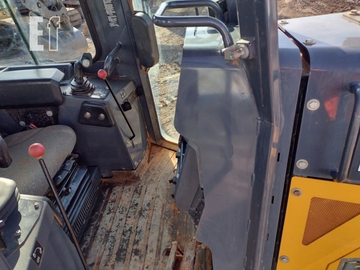 2021-deere-650k-lgp-image-17