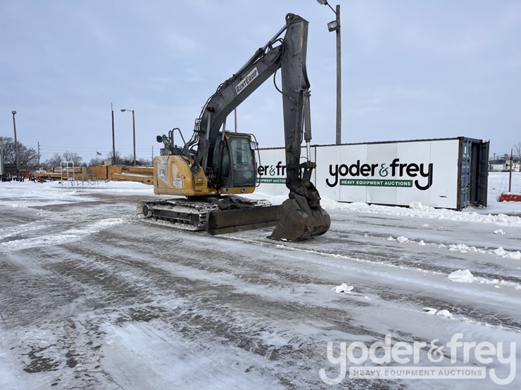 2022-deere-135g-image-8