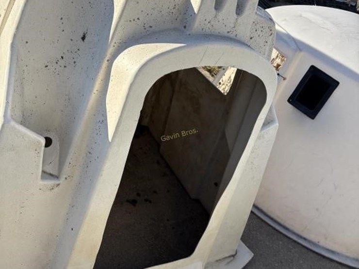 agri-master-calf-hutch-image-2