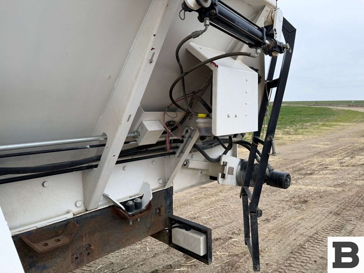 2003-international-7600-image-21