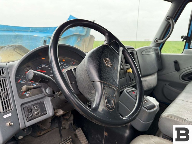 2003-international-7600-image-48