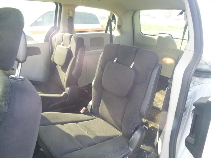 2014-dodge-grand-caravan-image-10