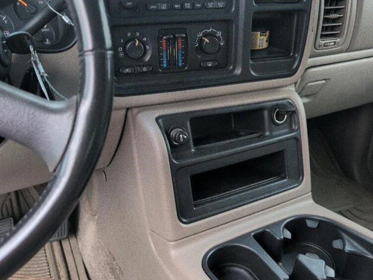 2003-chevrolet-tahoe-image-6