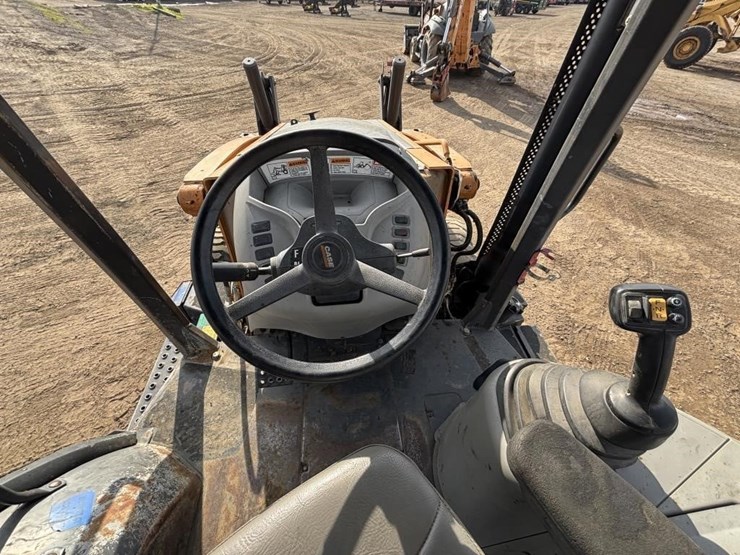 2018-case-580sn-image-12